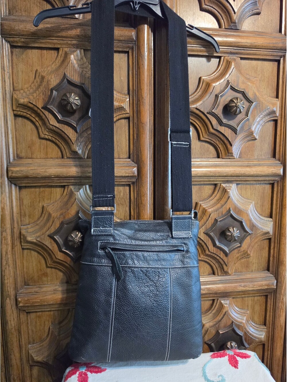 Ameri Leather Black Pebbled Leather Crossbody Bag – Contrast Stitching